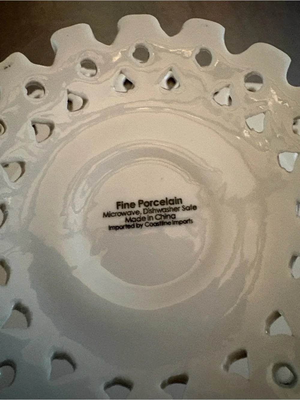 Lattice-Edge Ceramic Pedestal Cake Stand -Cream color